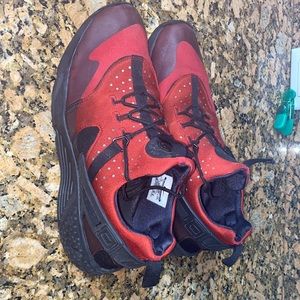 AIR HUARACHE UTILITY 'GYM RED BLACK'